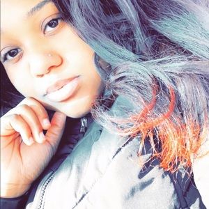 Meet your Posher, Diona